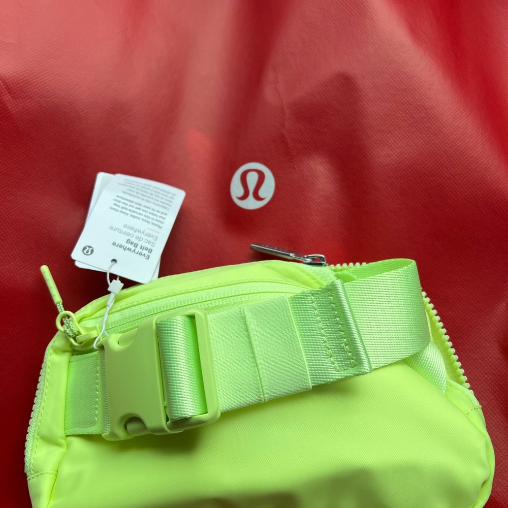 Lululemon Everywhere Belt Bag